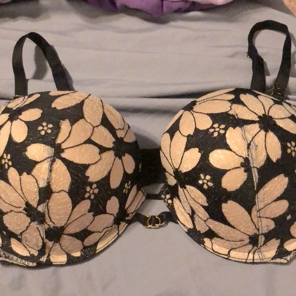 V.S | Very Sexy Push-Up Nude/a Pink Bra with Black Lace Overlay - Picture 1 of 5